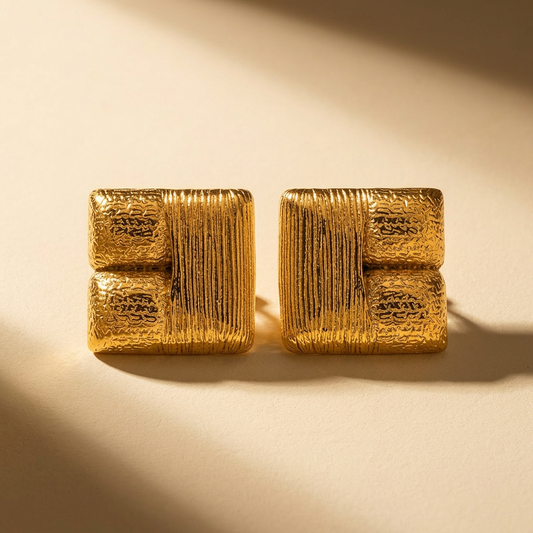 Lueur Square Studs